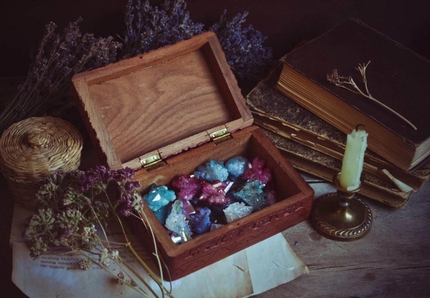 Какие кристаллы и самоцветы станут лучшими оберегами на все случаи жизни