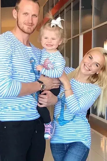 Пелагея выиграла суд у бывшего мужа, который не выпускает их дочь из России