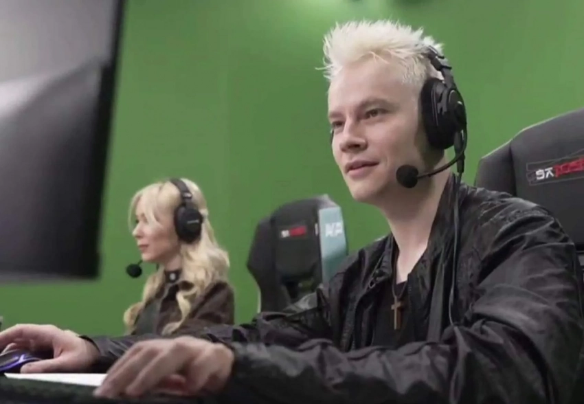 Шаман и Екатерина Мизулина провели совместный стрим в Minecraft и поздравили россиян с Днём Победы