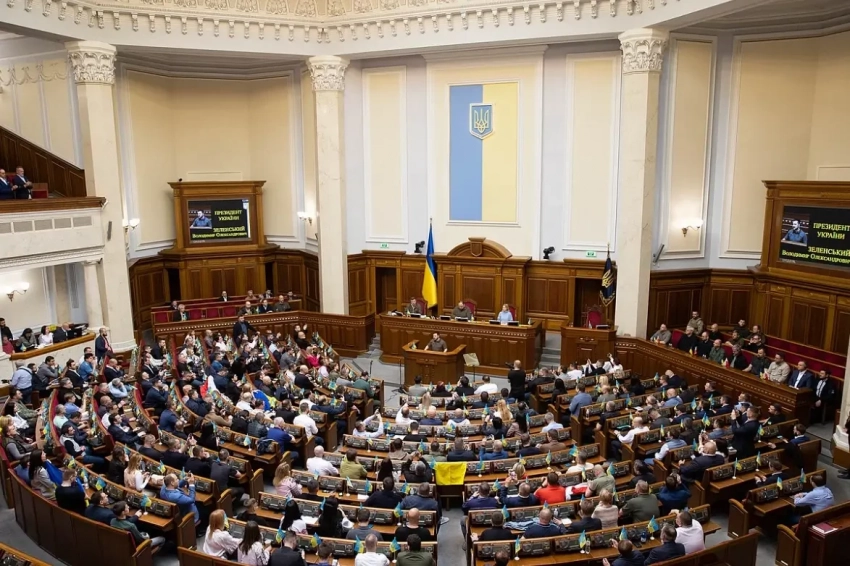 На украинского депутата, поздравившего соотечественников с Днём Победы, коллега по Раде написала заявление в СБУ