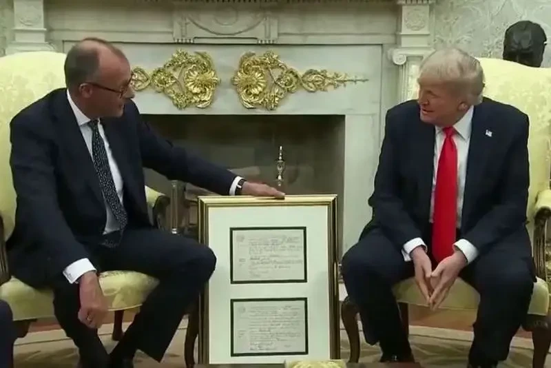 «Ни одной серьёзной темы»: Немецкая пресса обратила внимание, что поехавший уговаривать Трампа поддержать Украину Мерц «подобострастно» молчал