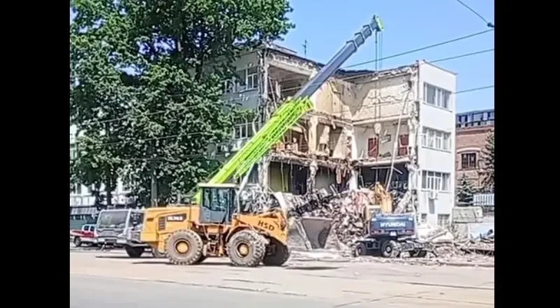 Показаны кадры последствий удара ВС РФ по заводу «Днепропресс» в Днепропетровске