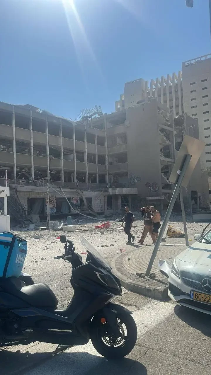 Иран осуществил очередной пуск баллистики по Израилю: фиксируются прилёты на территории еврейского государства