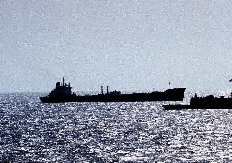 Показана чрезвычайно высокая плотность нефтяного трафика в Ормузском проливе