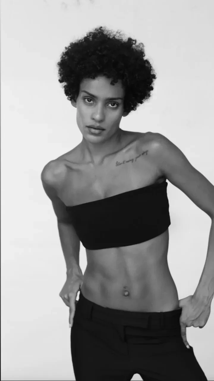 28-летняя девушка Венсана Касселя показала фигуру через полгода после родов