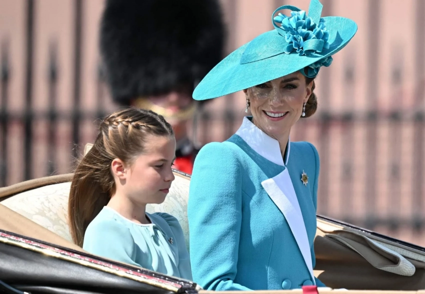 Кейт Миддлтон и принц Уильям с детьми, Карл III и королева Камилла посетили парад в честь дня рождения короля