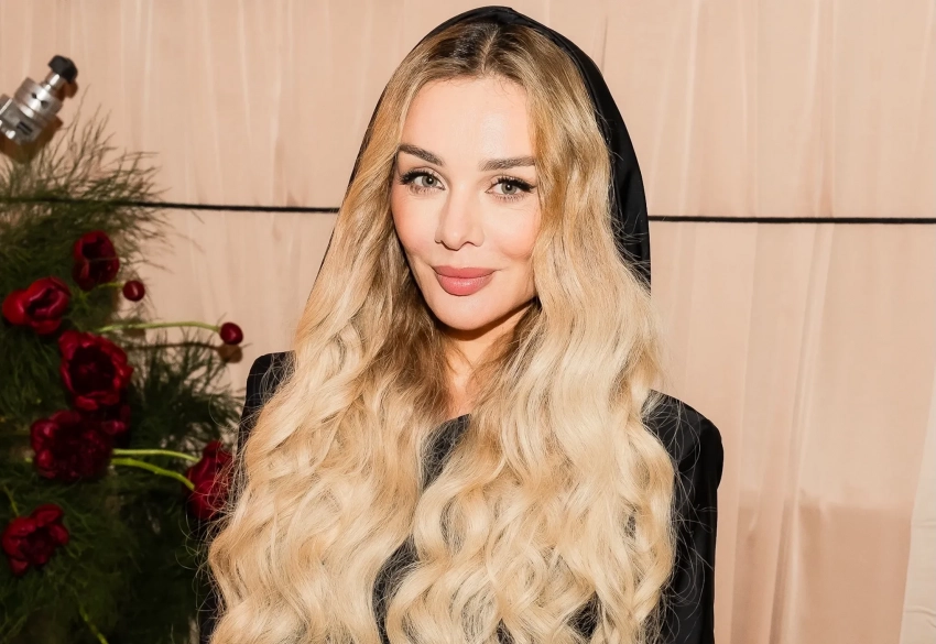 Танцы под дождём и питерская атмосфера: как Дима Билан, Анна Седокова, Аврора Киба и "вся Москва" гуляли на вечеринке в рамках ПМЭФ-2025