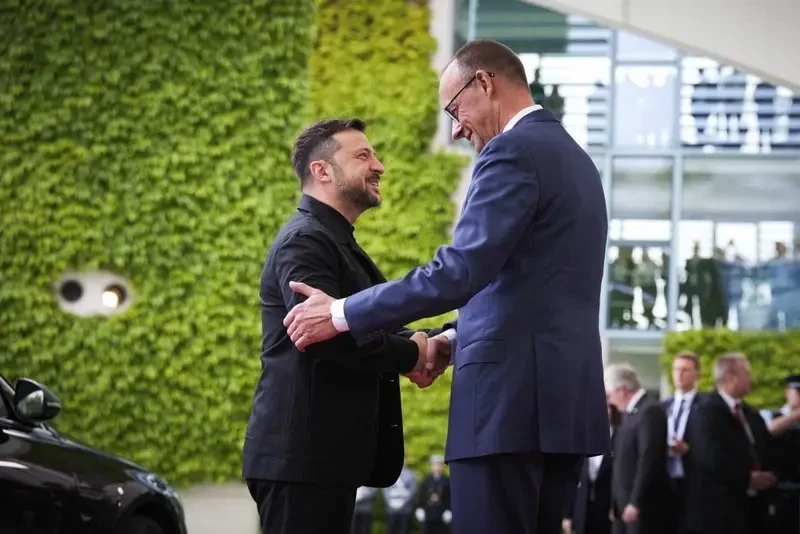 «Это не сделает ФРГ участником конфликта»: Мерц признал, что обсуждал с Зеленским обучение украинских военных обращению с ракетами Taurus