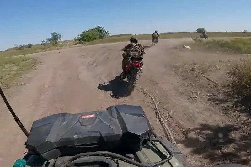 Украинский военный аналитик: ВС РФ практически не используют бронетехнику в боях, накапливая её для масштабного наступления