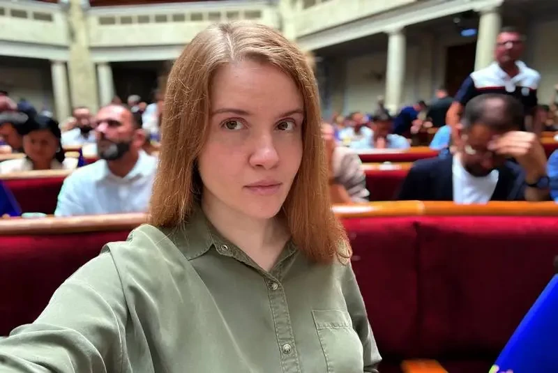 «Другого способа быть услышанной нет»: Безуглая решила присоединиться к проходящим на Украине протестам, но протестовать против Сырского