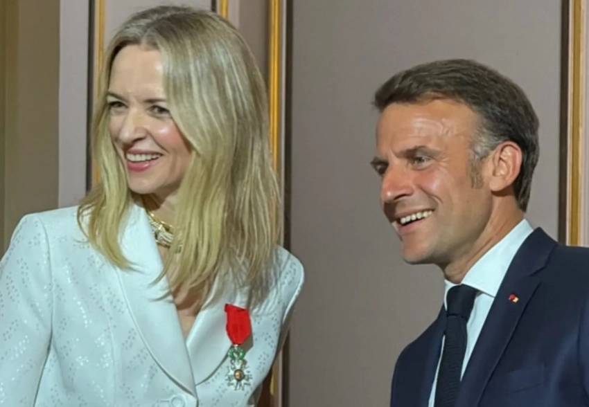 "Если дьявол носит Prada, Бог должен носить Dior". Эммануэль Макрон вручил дочери миллиардера Бернара Арно Дельфине орден Почётного легиона