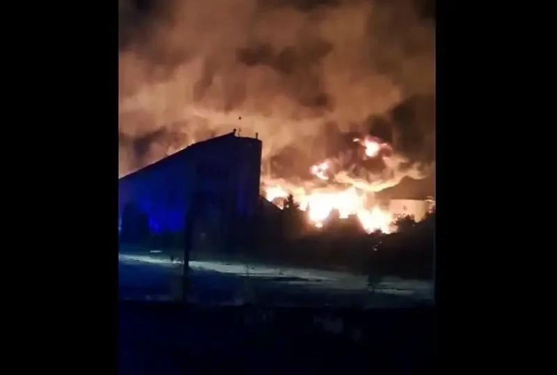 Результатом удара по принадлежащей Баку нефтебазе под Одессой стал крупный пожар