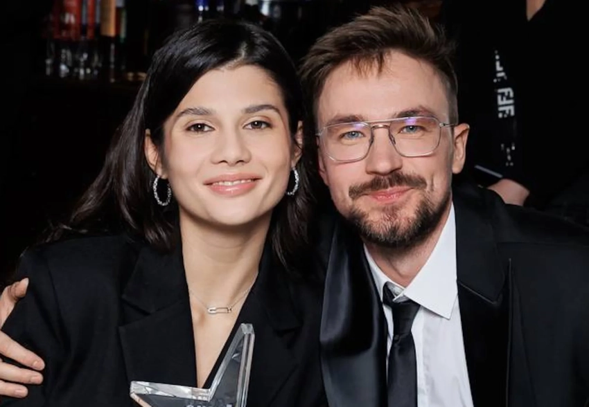 Александр Петров вышел в свет с женой