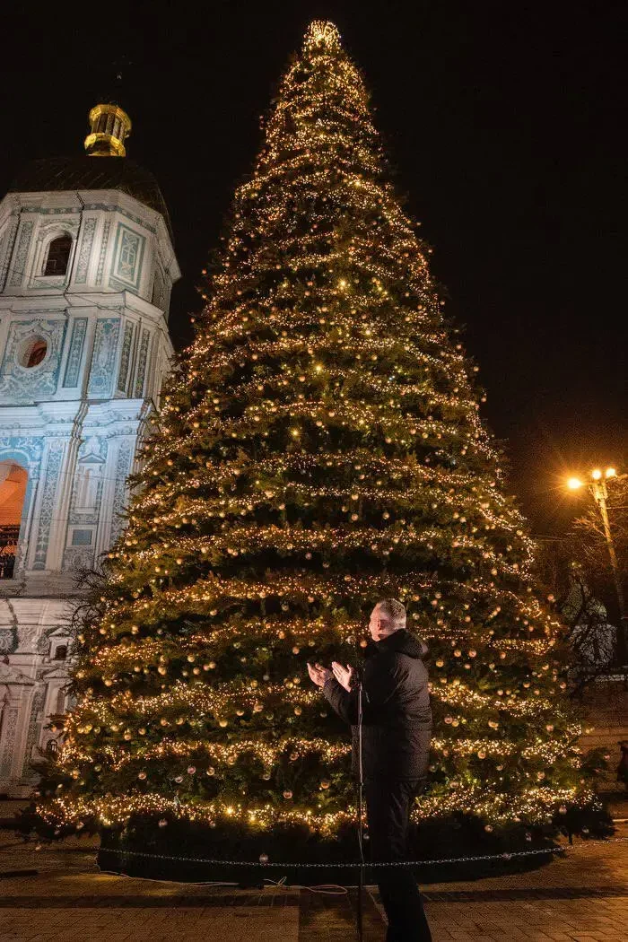 Темнота и свечи в окнах становятся новым атрибутом Киева