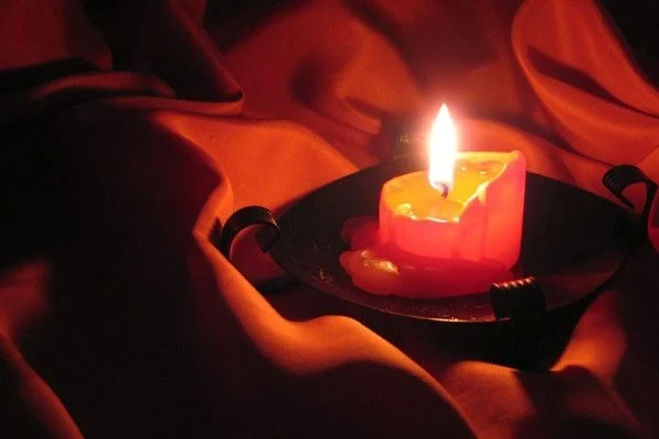 Мягкие и безопасные ритуалы любовной магии, чтобы заставить избранника скучать