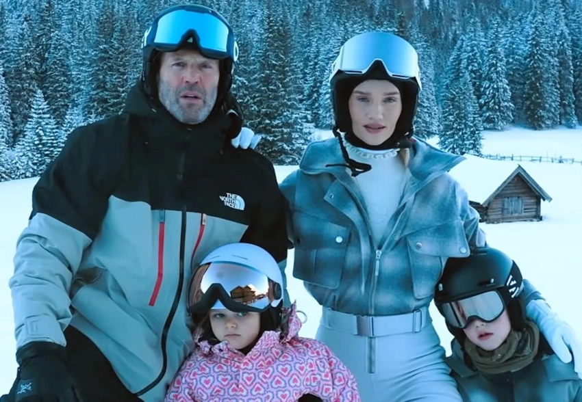 "Счастливая семья". Джейсон Стэтхем и Рози Хантингтон-Уайтли отдыхают с детьми в Альпах