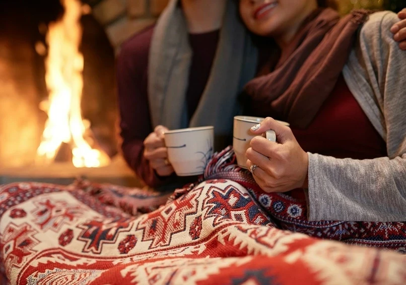 Почувствовать друг друга по-настоящему: как укрепить отношения в темные февральские вечера