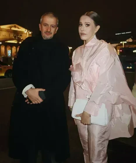 "Развод с разделом имущества". Спектакль Богомолова сняли из репертуара МХТ на фоне "конфликта" с его худруком Хабенским