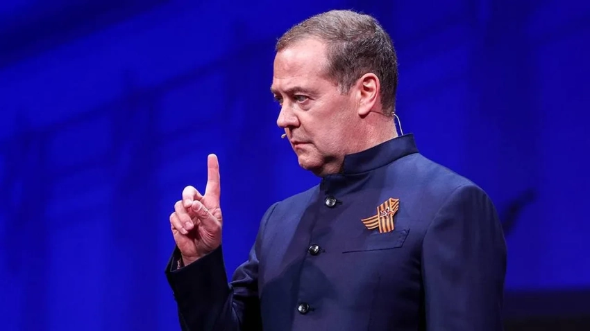 Медведев: сделка на условиях Ирана будет означать публичное поражение Трампа